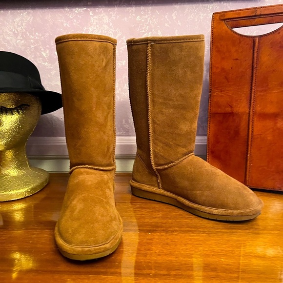 BearPaw Shoes - Bearpaw woman’s SZ 9, tan, suede leather, snow boot.